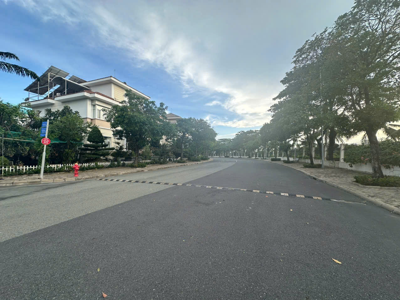 Biệt Thự Chateau Phú Mỹ Hưng – Lâu Đài Góc 3 Mặt Tiền, Giá 300 Tỷ
